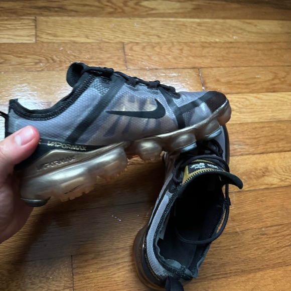 Nike Air VaporMax 2019 Black Metallic Gold - Picture 5 of 8